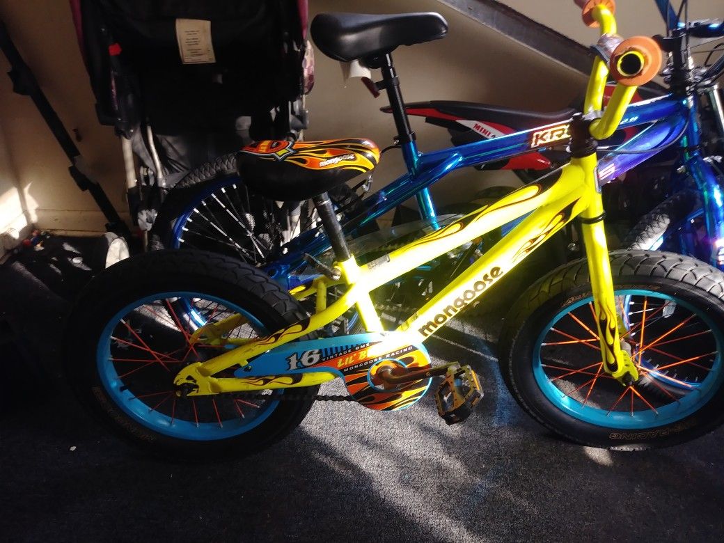 Mongoose kid bike