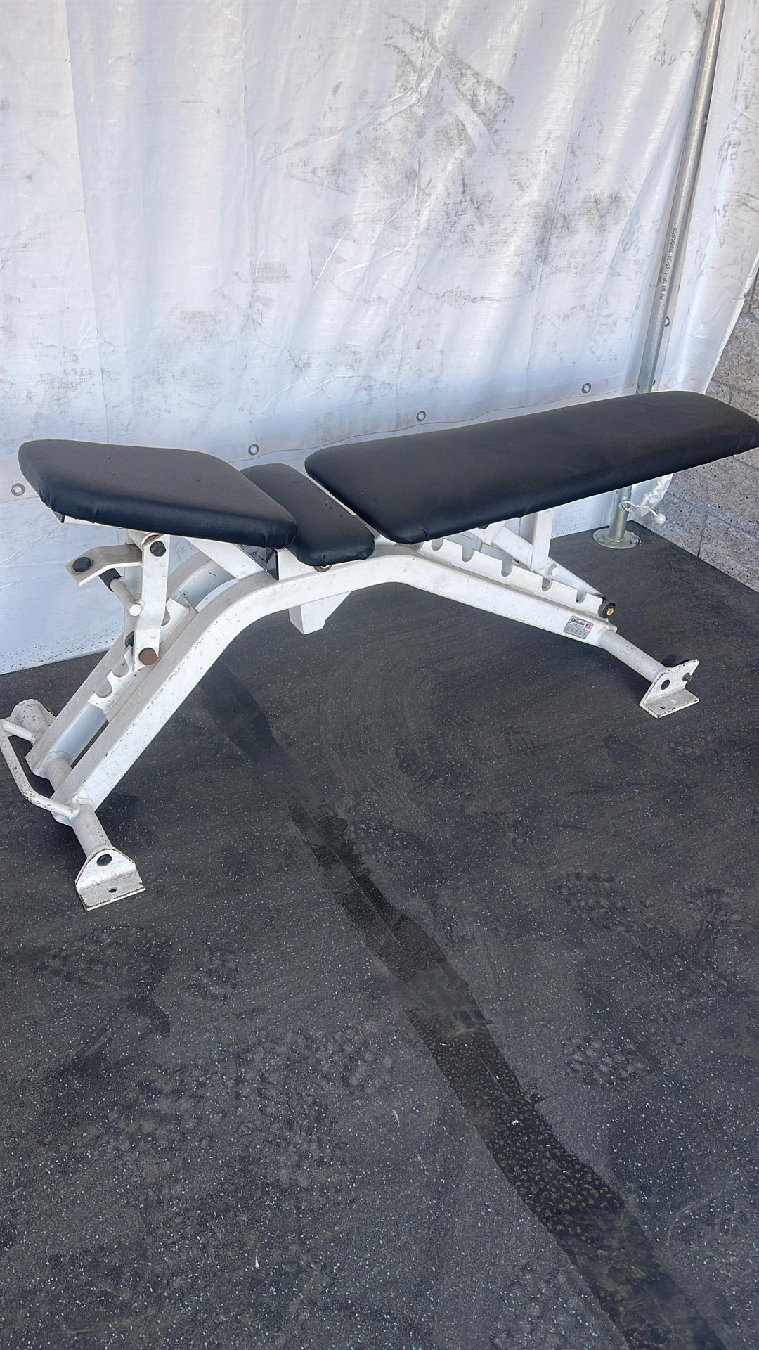 UTILITY EXERCISE ADJUSTABLE BENCH