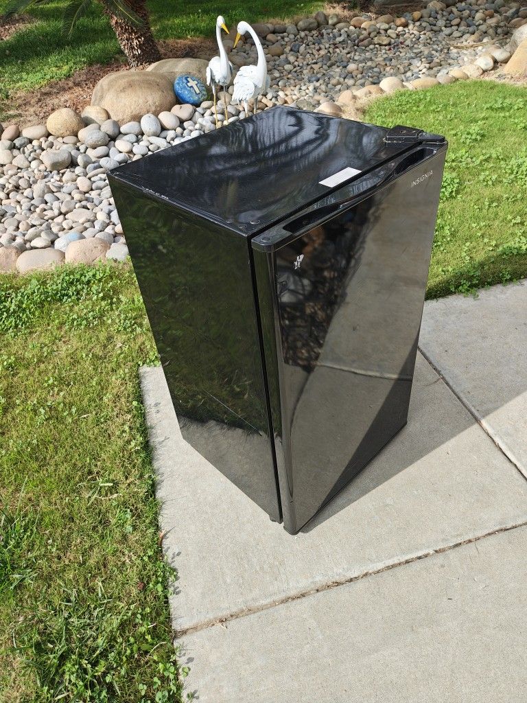 Isignia Mini Fridge Fridge Only 65 Firm No Less