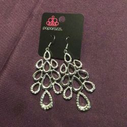 Paparazzi Silver Dangling Earrings