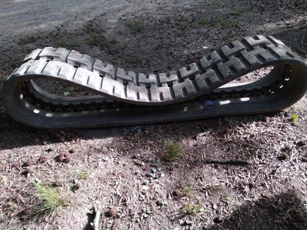 Wide Track For Skidloader. Very Good Condition