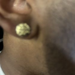 8 Karat Gold Nugget Earring 