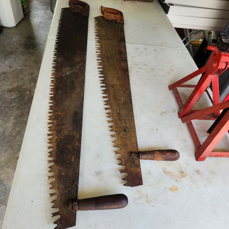 Vintage 2 man saw.