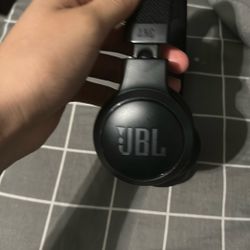 JBL  wireless headphones