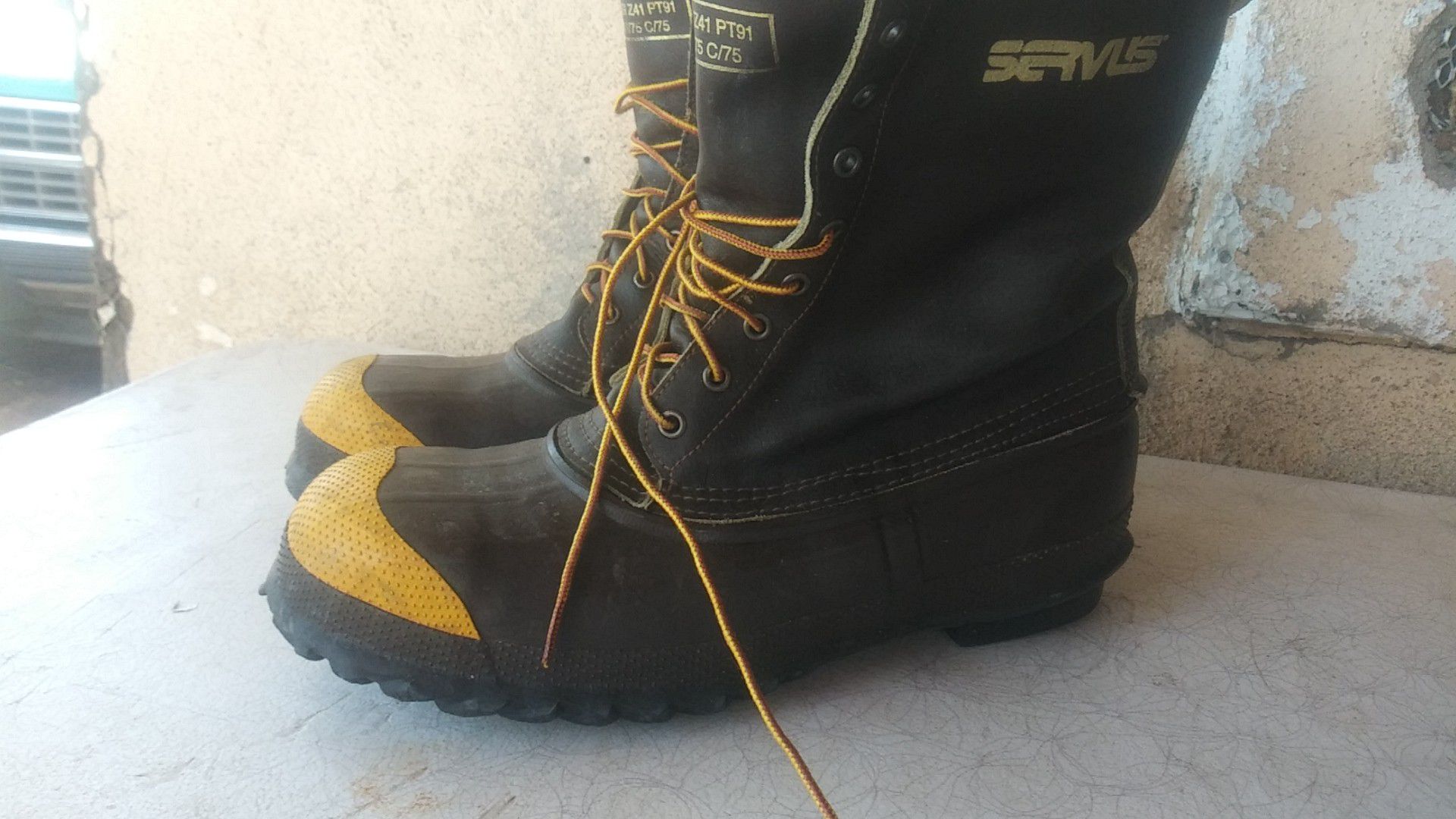 Rubberised steel toe work boots size 11