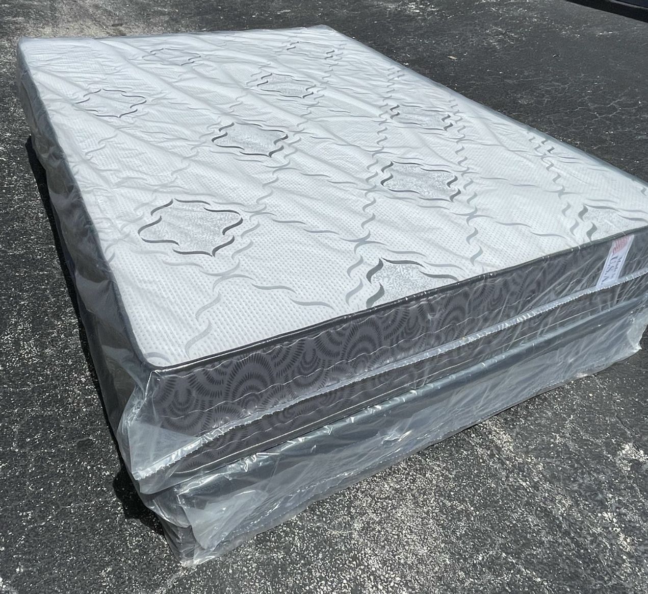 NEW MATTRESS FULL SIZE PLUSH WITH BOX SPRING