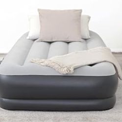Brand new, SLEEPLUX Durable Inflatable Air Mattress with Built-in Pump, Pillow and USB Charger, Twin