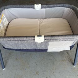 Chicco Folding Baby Bassinet like New