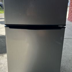 Whirlpool 3.1 cu ft Mini Refrigerator Stainless Steel