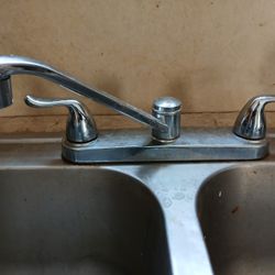 Glacier Bay Kitchen Sink Facuet 