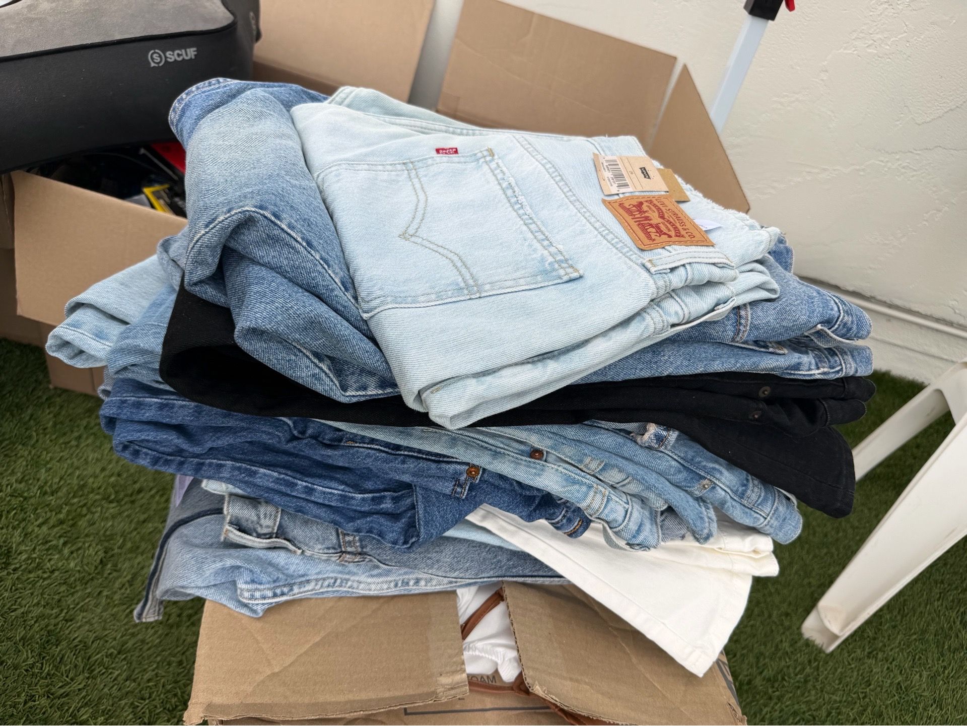 Levi’s / jeans pants $200 for whole box