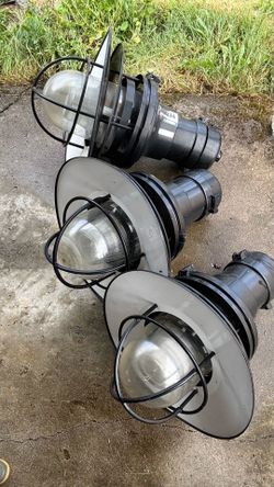 1940s courthouse/street lights