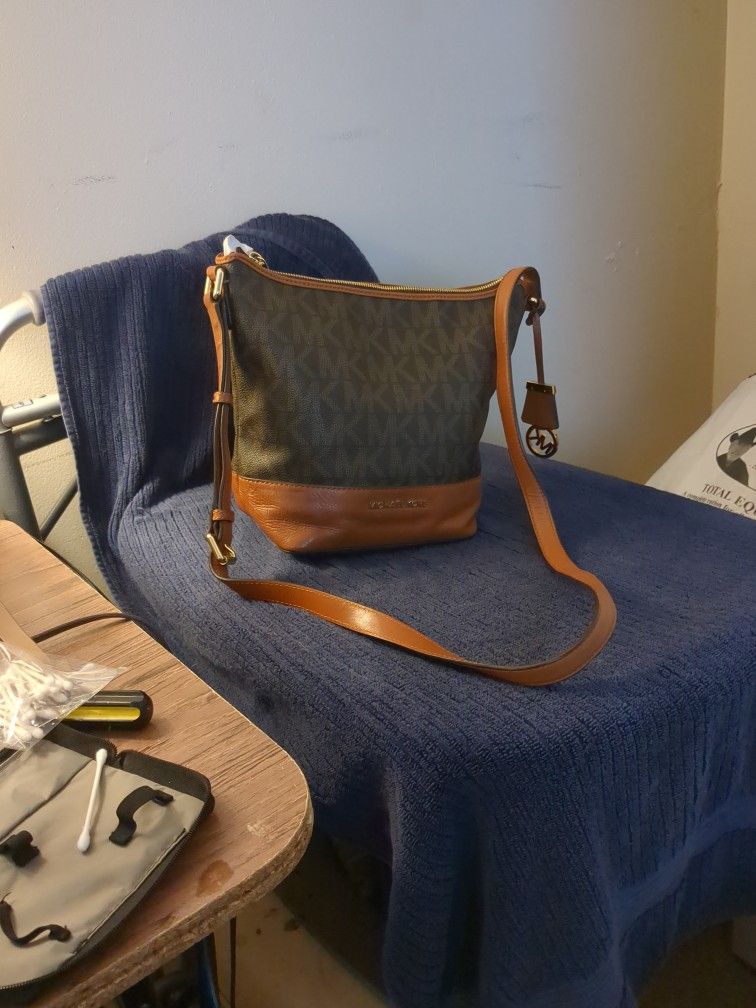 Small Michael Kors Bucket Purse