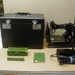 1950 SINGER FEATHERWEIGHT PORTABLE SEWING MACHINE #221-1 w/CASE & ATTACHMENTS

