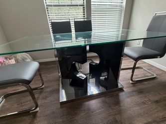 Dining Table with 6 chairs