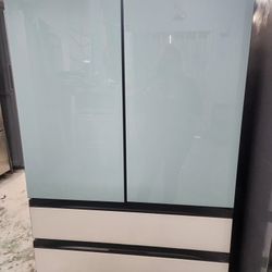 NEW Samsung Bespoke Fridge – White & Blue – Beverage Center 🔥
Brand NEW (open box) Samsung Bespoke Refrigerator – Standard Depth.
Beautiful modern wh