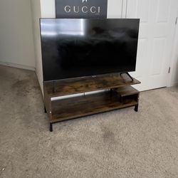 Quality Walnut Wood TV Stand – Excellent Condition, Ideal for 55-inch TVs – Manassas, VA Pickup"
