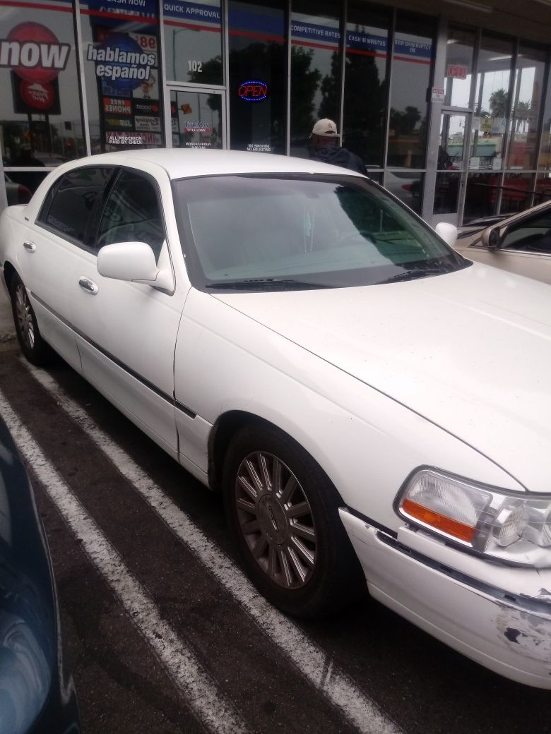 2004 Lincoln Town Car