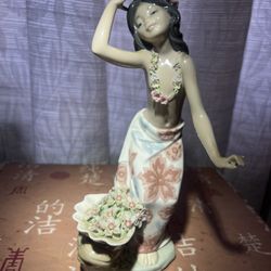  Retired Aloha Girl Lladro 