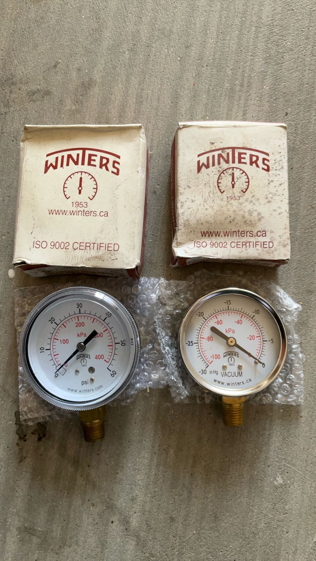 90 Series Dual Scale Economy, Pressure Gauge 0–60 Psi.   Also 0–30 Vacuum 2.5“x 1/4 Inch NPT.
