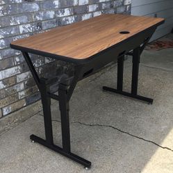 4’x2’ Adjustable Height Computer Table