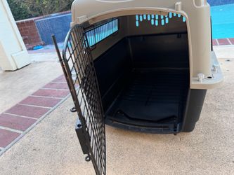 Small dog crate / pet carrier