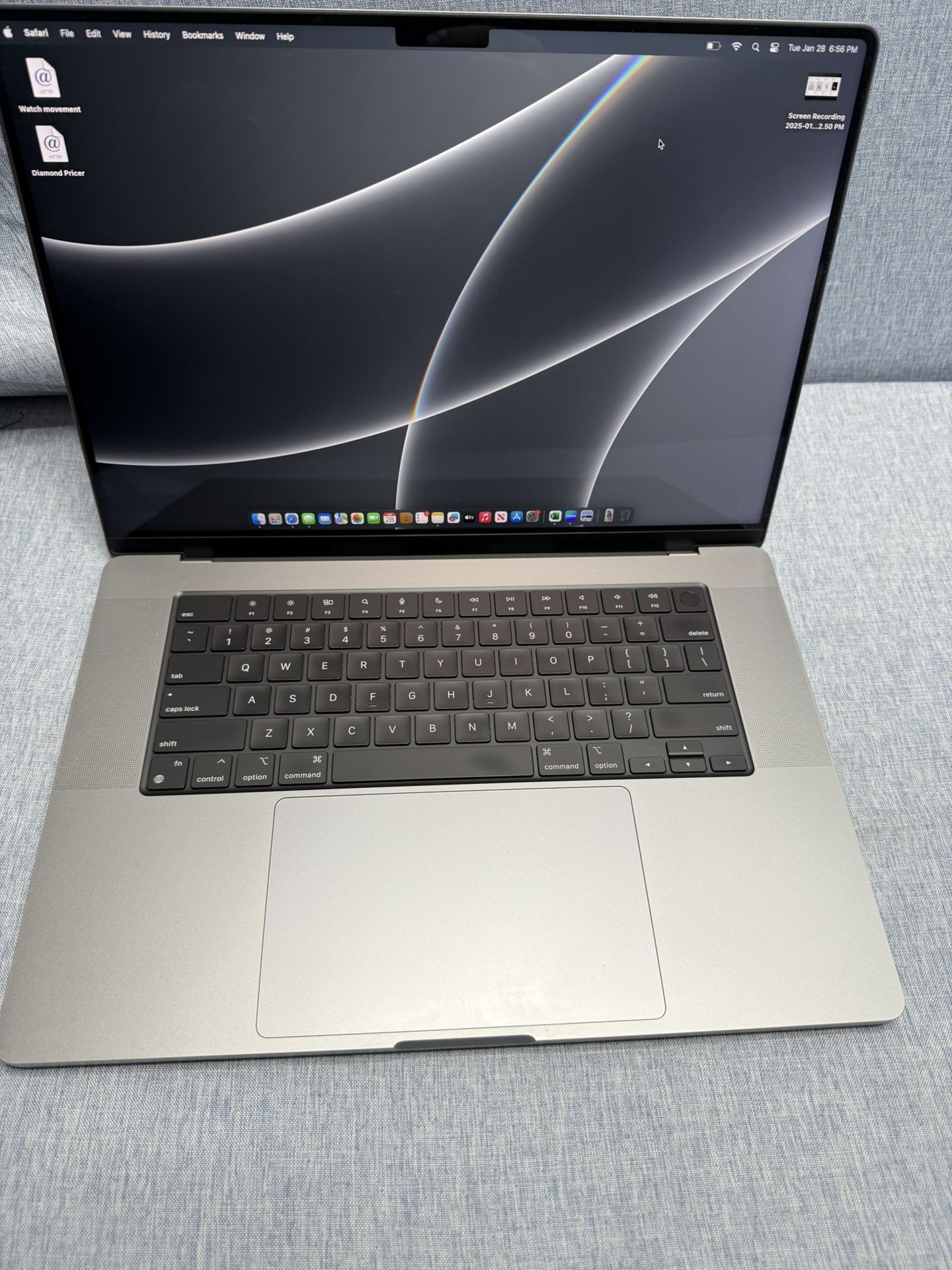 MacBook Pro (2021) 16-inch - Apple M1 Pro 10-core and 16-core GPU - 16GB RAM - SSD 512GB
