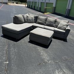 Beautiful Gray Sectional W/ Ottoman Free Delivery 