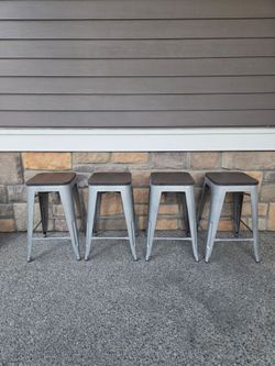 4 Counter Height Stools