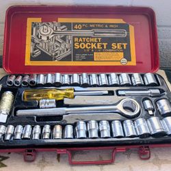 Vintage 40 Piece Ratchet/Socket Set 