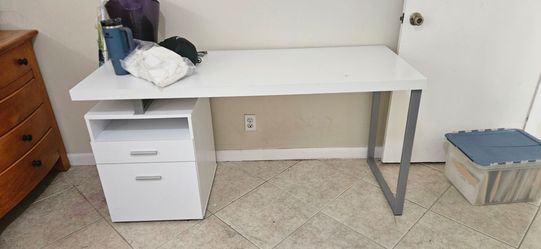 FREE DESK - Pick up today 7-27