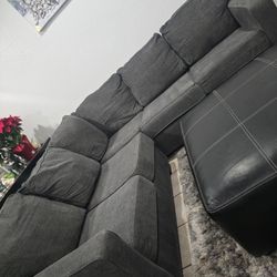 Ashley Furniture Sofa Sectional Couch With Ottoman In Very Good Condition 🚚 🎈🎈🥳FREE DELIVERY 🎈🥳🎈