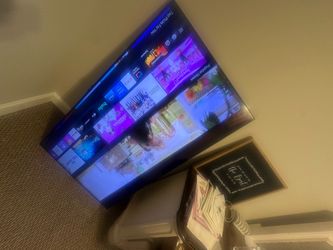 Samsung 55inch Xumo Smart TV with TV Mount Brackets Included On Back