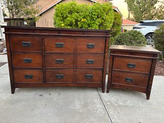 Solid Wood 8 Drawer Dresser Chest of Drawers and Nightstand Furniture Set Great Condition