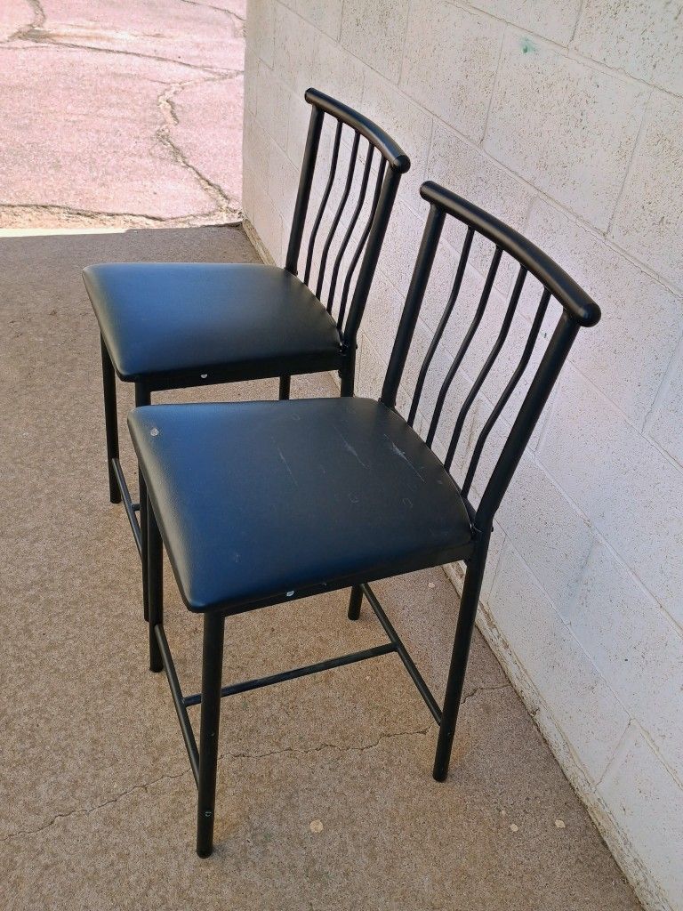 2 Very Nice Metal Kitchen Chairs With Vinyl Seat Covers In Great Shape