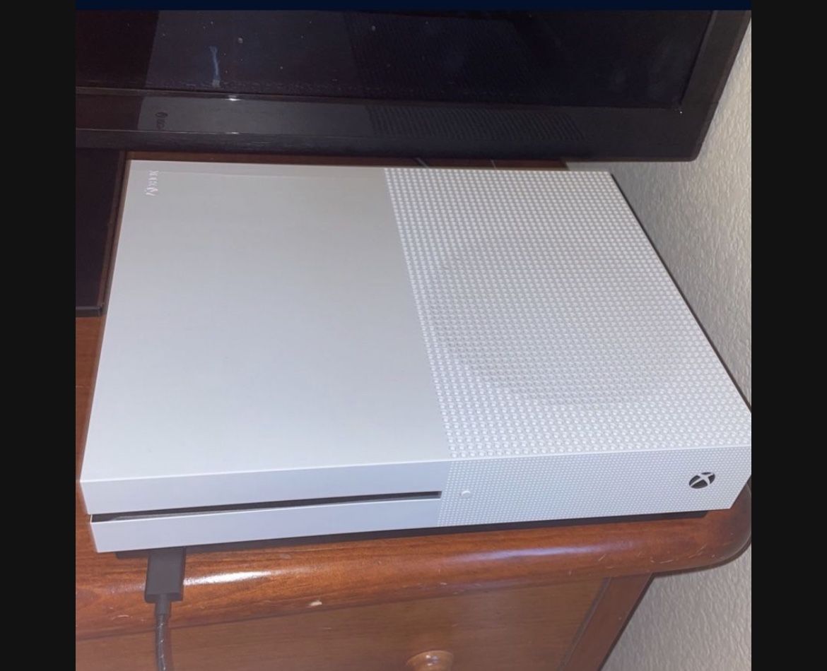 Used Xbox One S With Controller