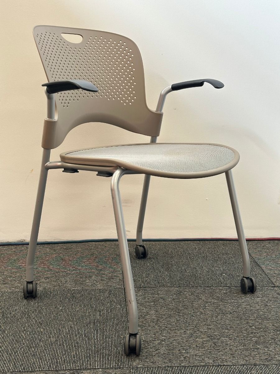 Herman Miller Caper Stacking Chair with Caster's (Light brown/Grey)