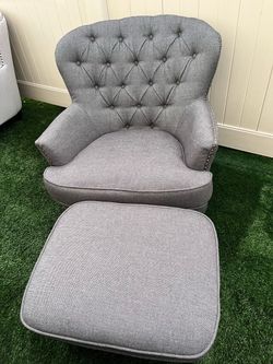 Gray Tufted Accent Chair with Ottoman