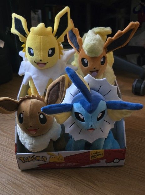 Pokemon Eevee Plush Collection 4-Pack Jolteon Flareon Vaporeon 10”