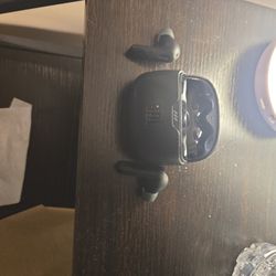 JBL Earbuds/ Charging Case