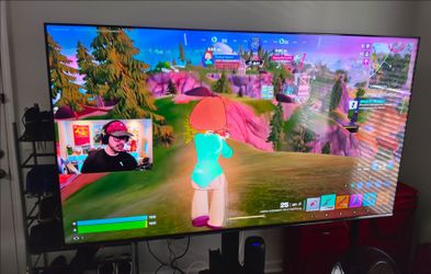 85" Hisense QD7 w/stand