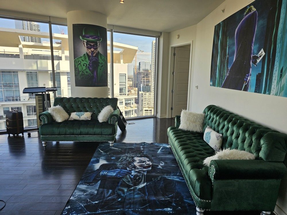 π‘ Stunning Luxury King Bed & Elegant Green Sofa β Like New! π‘
