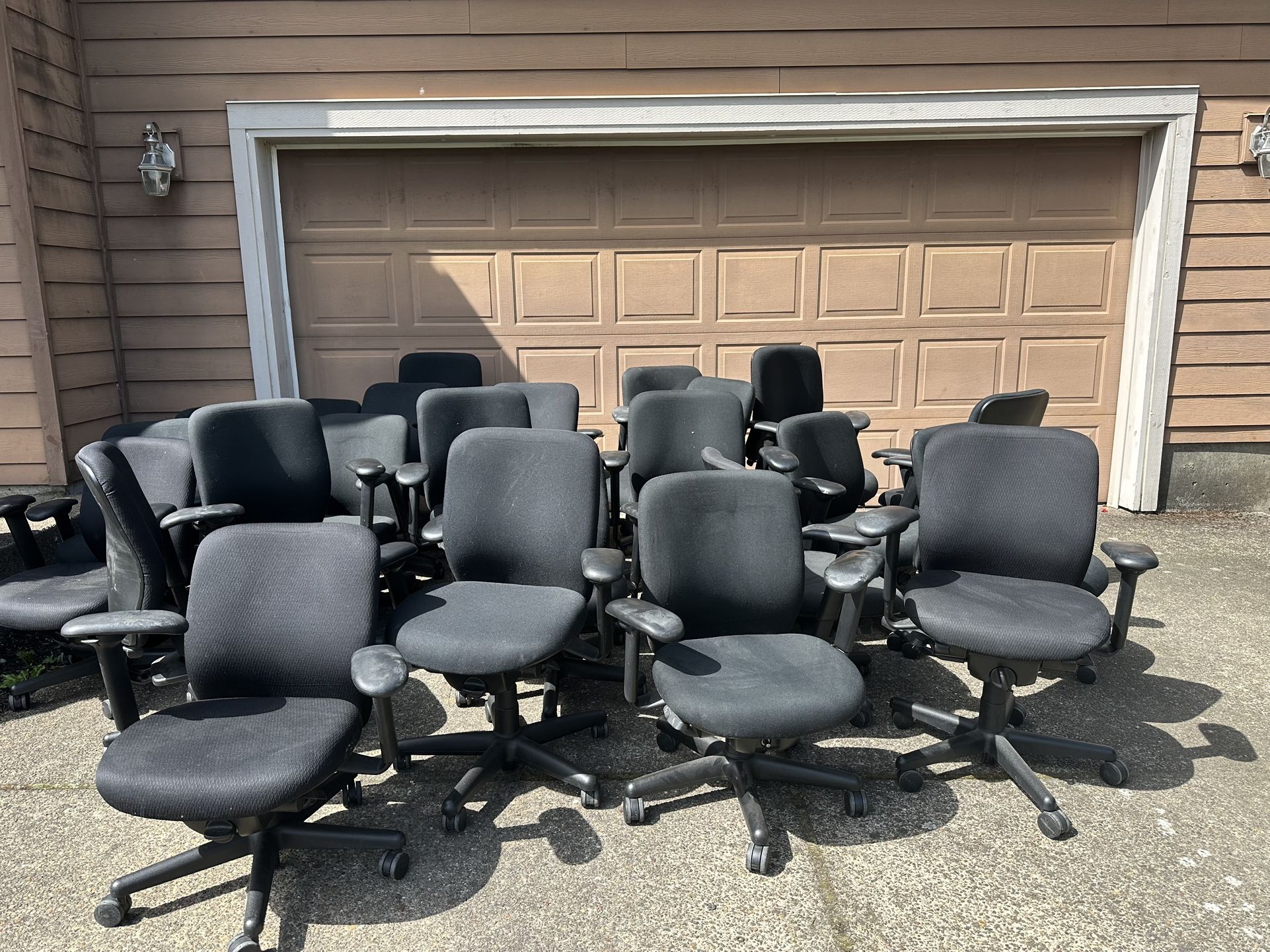 Office Chairs - 2 Styles Available - Bulk Discounts!