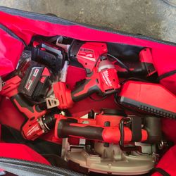 Milwaukee M18 18-Volt Cordless Combo Kit 4-Tool  with 2-Batteries  and Charger