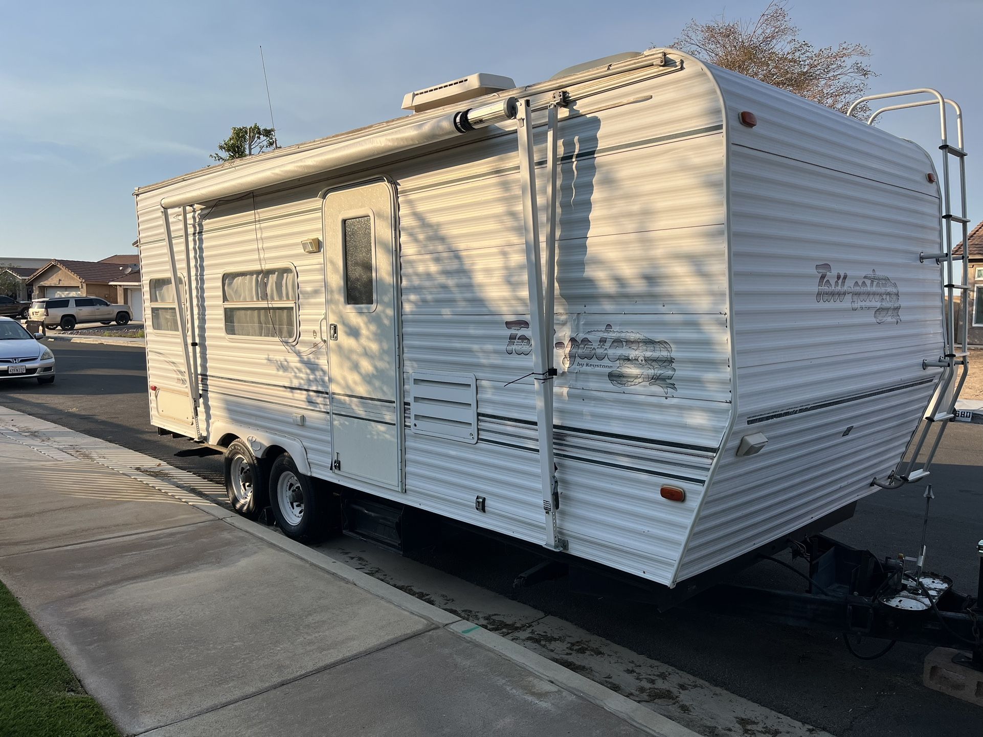 2001 Keystone Tail gator for Sale in Hesperia, CA - OfferUp