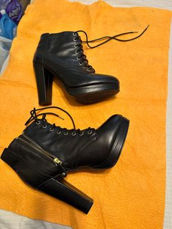 WOMENS OF H&M SIZE 8-1/2 LEATHER BOOTS