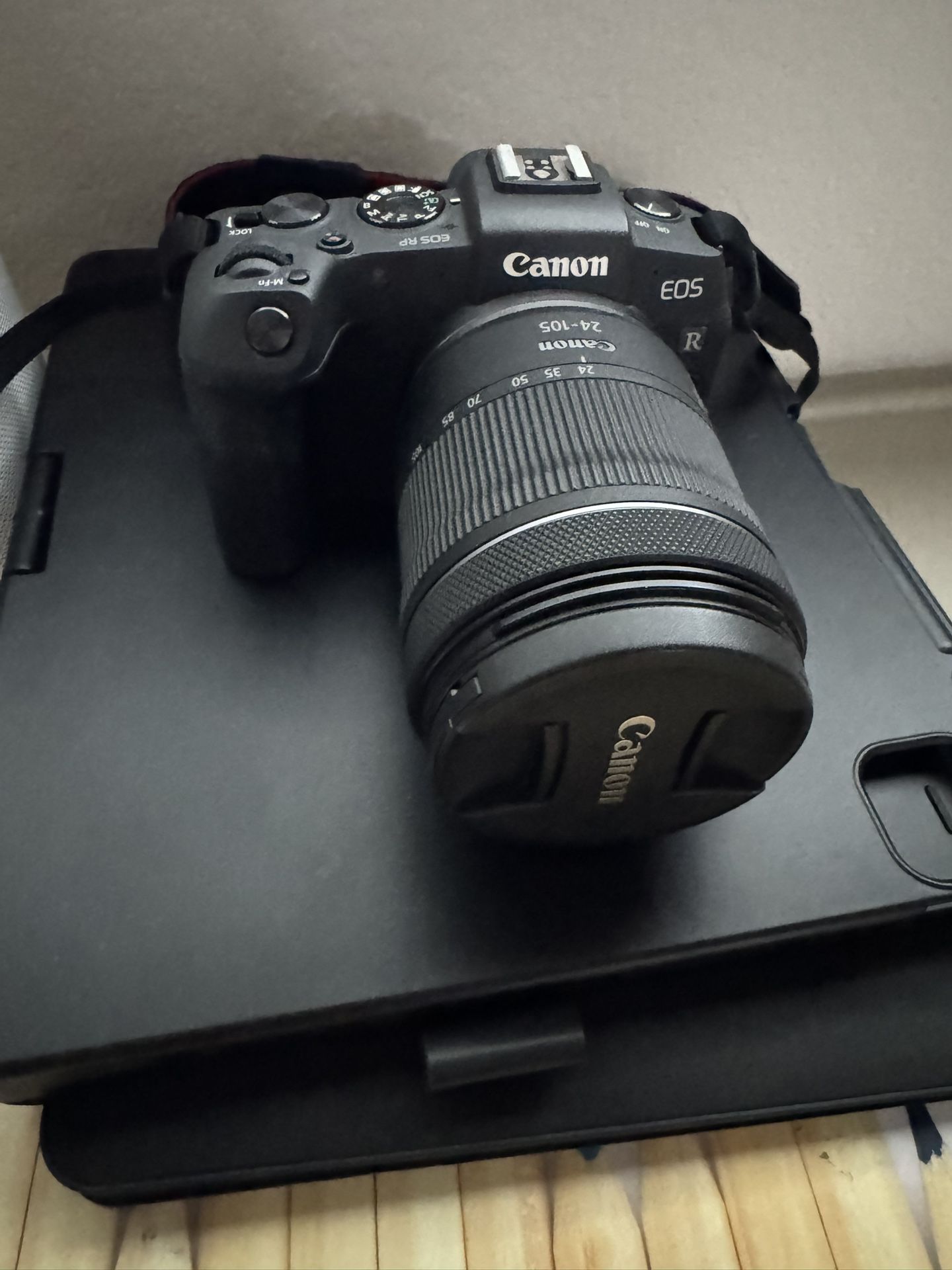 Canon Camera E05 RP With Len