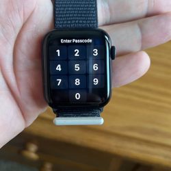 Apple Watch SE  2nd Gen 44mm