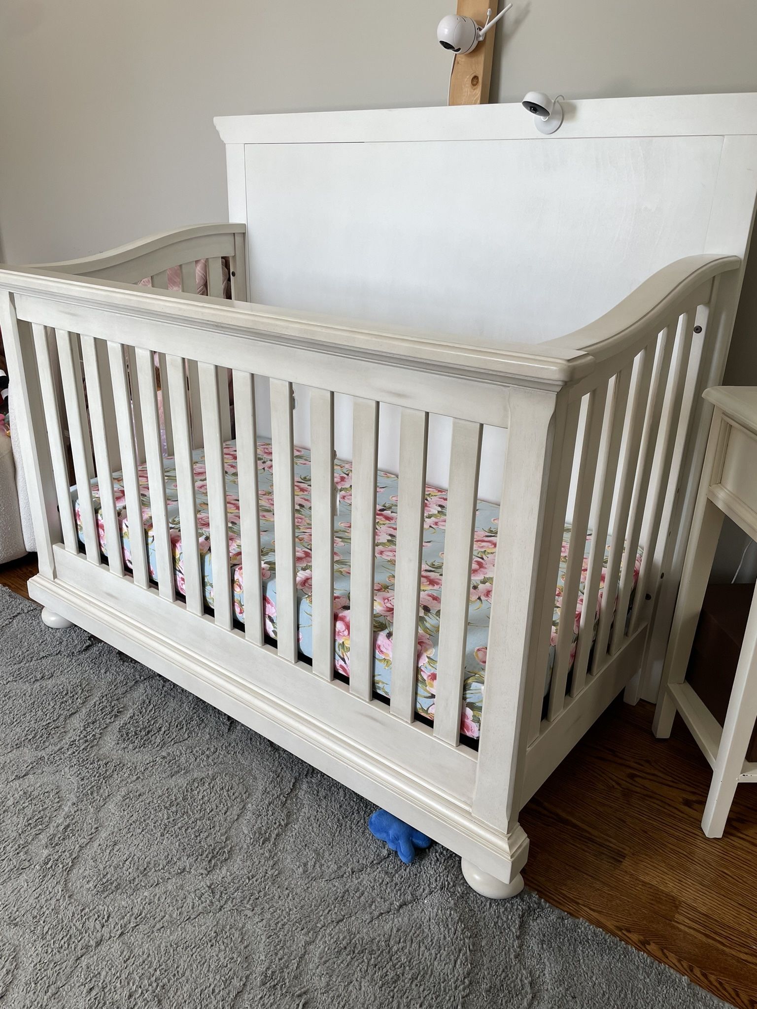 Toddler Crib - Convertible To Full Sz Bed 