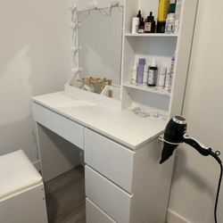 Vanity Make Up With Lights And Mirror 